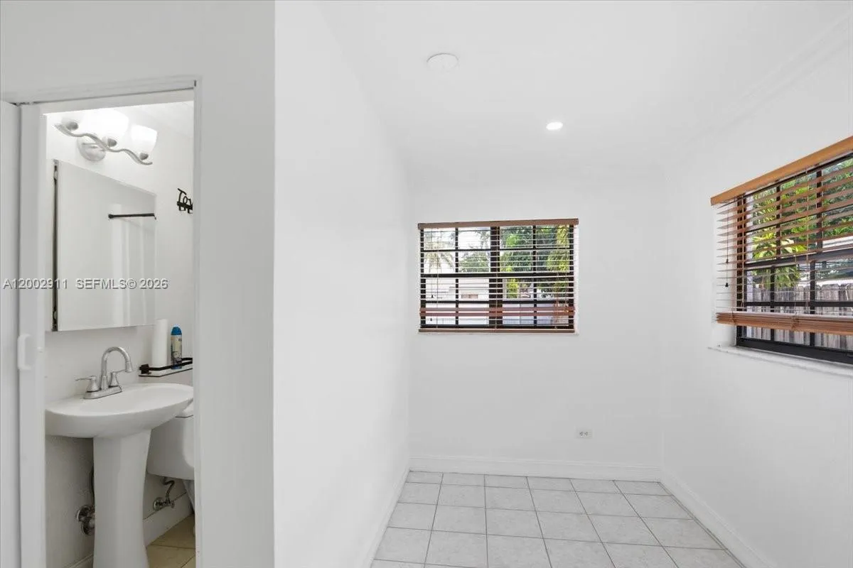 687 W 39th Pl, Hialeah, Florida 33012, Hialeah, Florida 33012, 3 Bedrooms Bedrooms, ,2 BathroomsBathrooms,Residential,For Sale,687 W 39th Pl, Hialeah, Florida 33012,A12002911