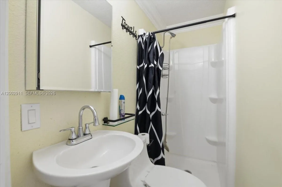 687 W 39th Pl, Hialeah, Florida 33012, Hialeah, Florida 33012, 3 Bedrooms Bedrooms, ,2 BathroomsBathrooms,Residential,For Sale,687 W 39th Pl, Hialeah, Florida 33012,A12002911