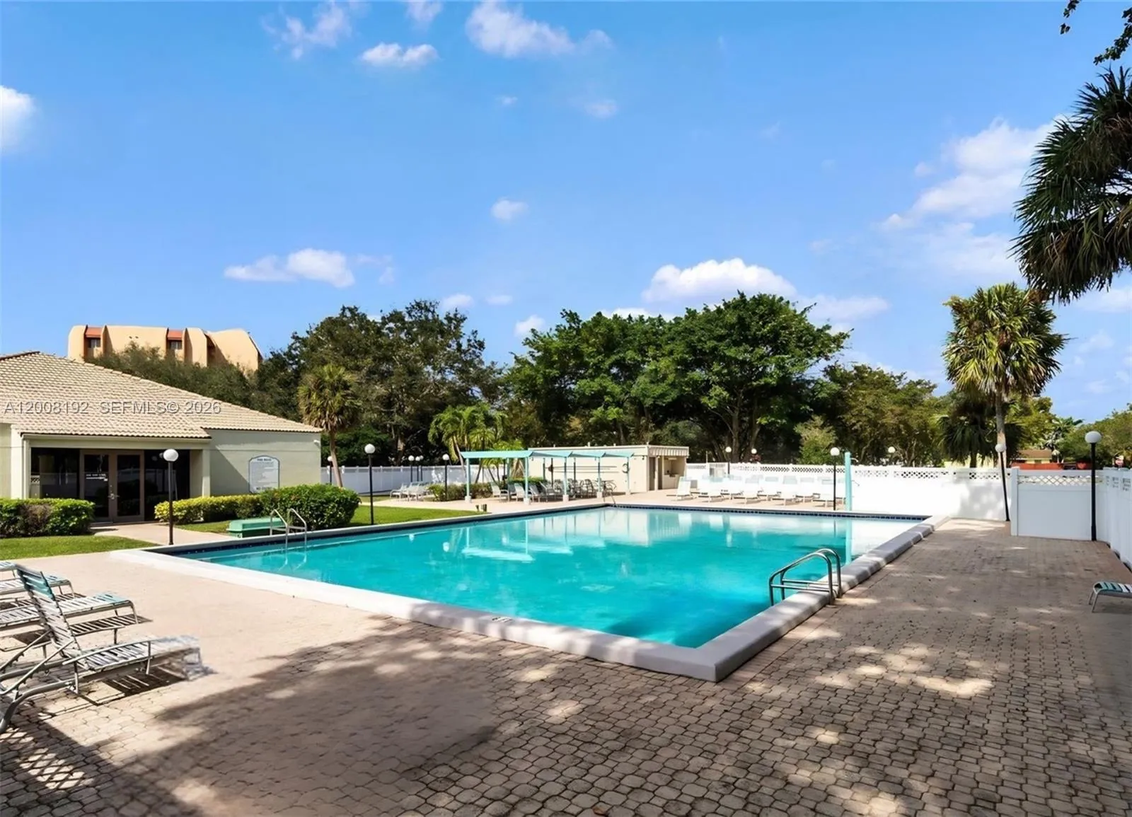 3300 W Rolling Hills Cir 606, Davie, Florida 33328, Davie, Florida 33328, 2 Bedrooms Bedrooms, ,2 BathroomsBathrooms,Residential,For Sale,3300 W Rolling Hills Cir 606, Davie, Florida 33328,A12008192