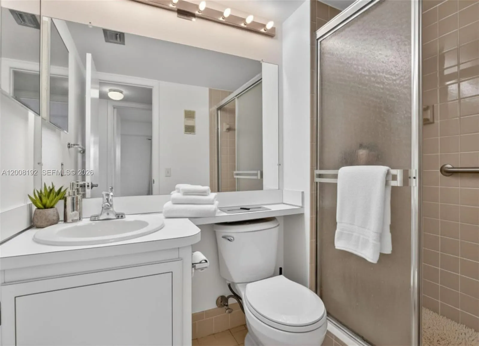 3300 W Rolling Hills Cir 606, Davie, Florida 33328, Davie, Florida 33328, 2 Bedrooms Bedrooms, ,2 BathroomsBathrooms,Residential,For Sale,3300 W Rolling Hills Cir 606, Davie, Florida 33328,A12008192