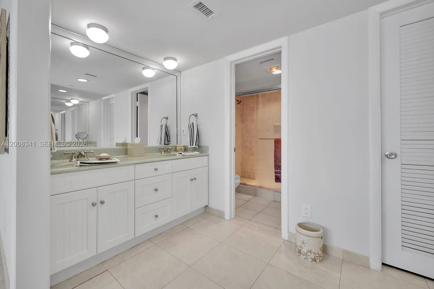607 Ocean Dr 11k, Key Biscayne, Florida 33149, Key Biscayne, Florida 33149, 2 Bedrooms Bedrooms, ,2 BathroomsBathrooms,Residential Lease,For Rent,607 Ocean Dr 11k, Key Biscayne, Florida 33149,A12008341