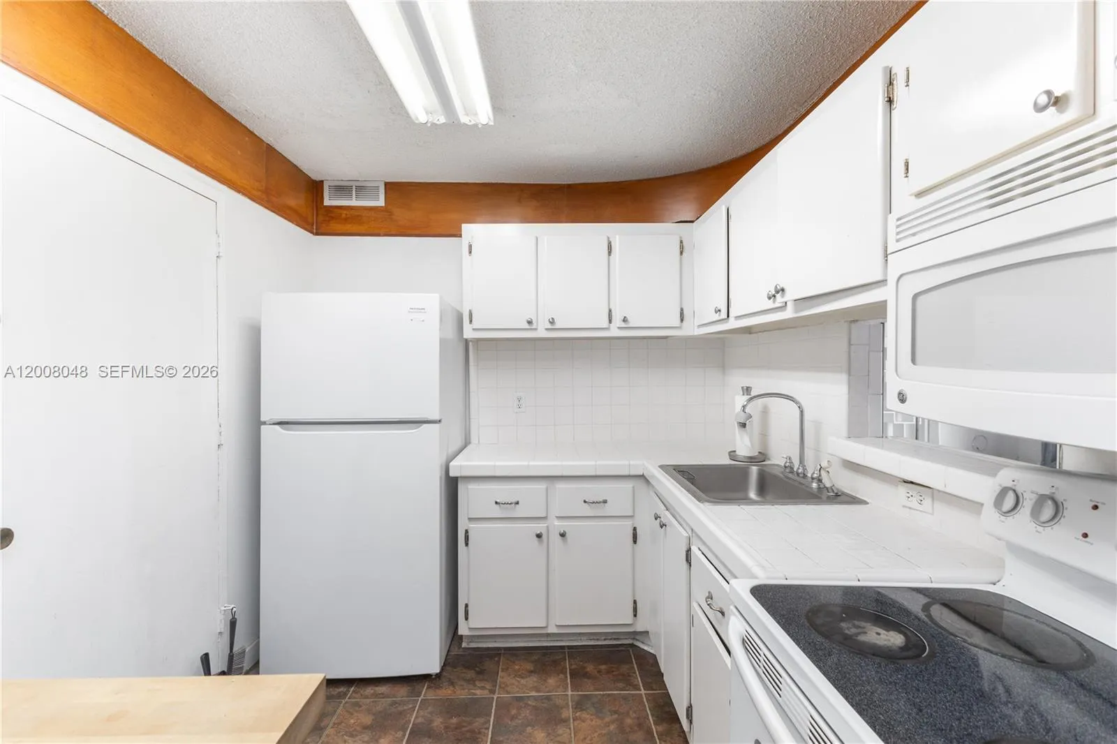 345 Ocean Dr 304, Miami Beach, Florida 33139, Miami Beach, Florida 33139, 1 Bedroom Bedrooms, ,1 BathroomBathrooms,Residential,For Sale,345 Ocean Dr 304, Miami Beach, Florida 33139,A12008048