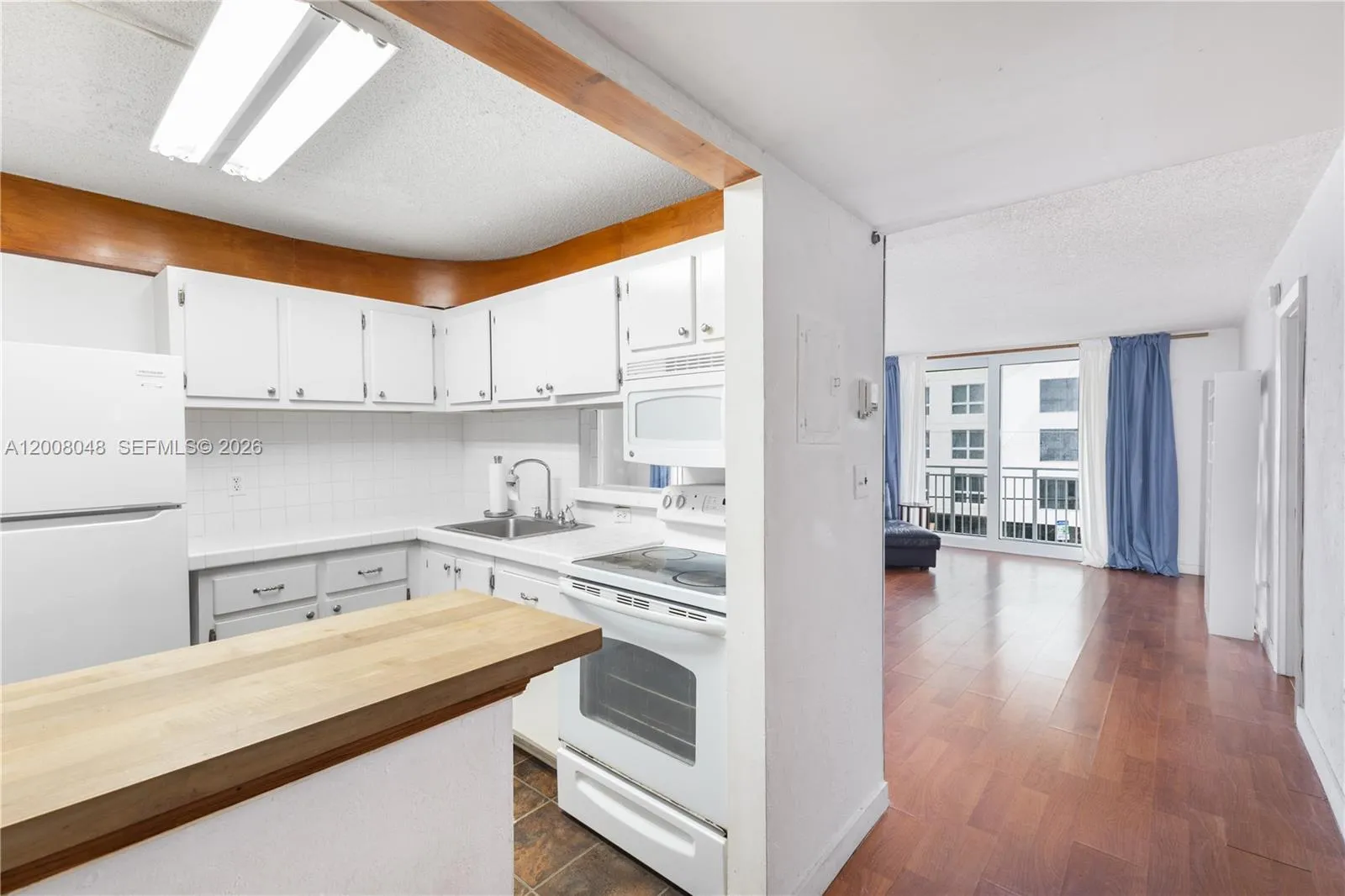345 Ocean Dr 304, Miami Beach, Florida 33139, Miami Beach, Florida 33139, 1 Bedroom Bedrooms, ,1 BathroomBathrooms,Residential,For Sale,345 Ocean Dr 304, Miami Beach, Florida 33139,A12008048