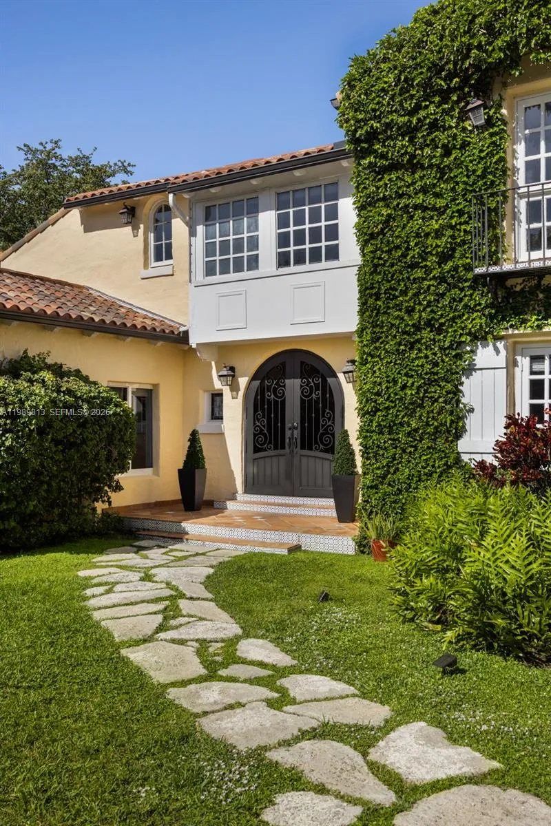 4206 Alhambra Cir, Coral Gables, Florida 33146, Coral Gables, Florida 33146, 4 Bedrooms Bedrooms, ,4 BathroomsBathrooms,Residential,For Sale,4206 Alhambra Cir, Coral Gables, Florida 33146,A11989813