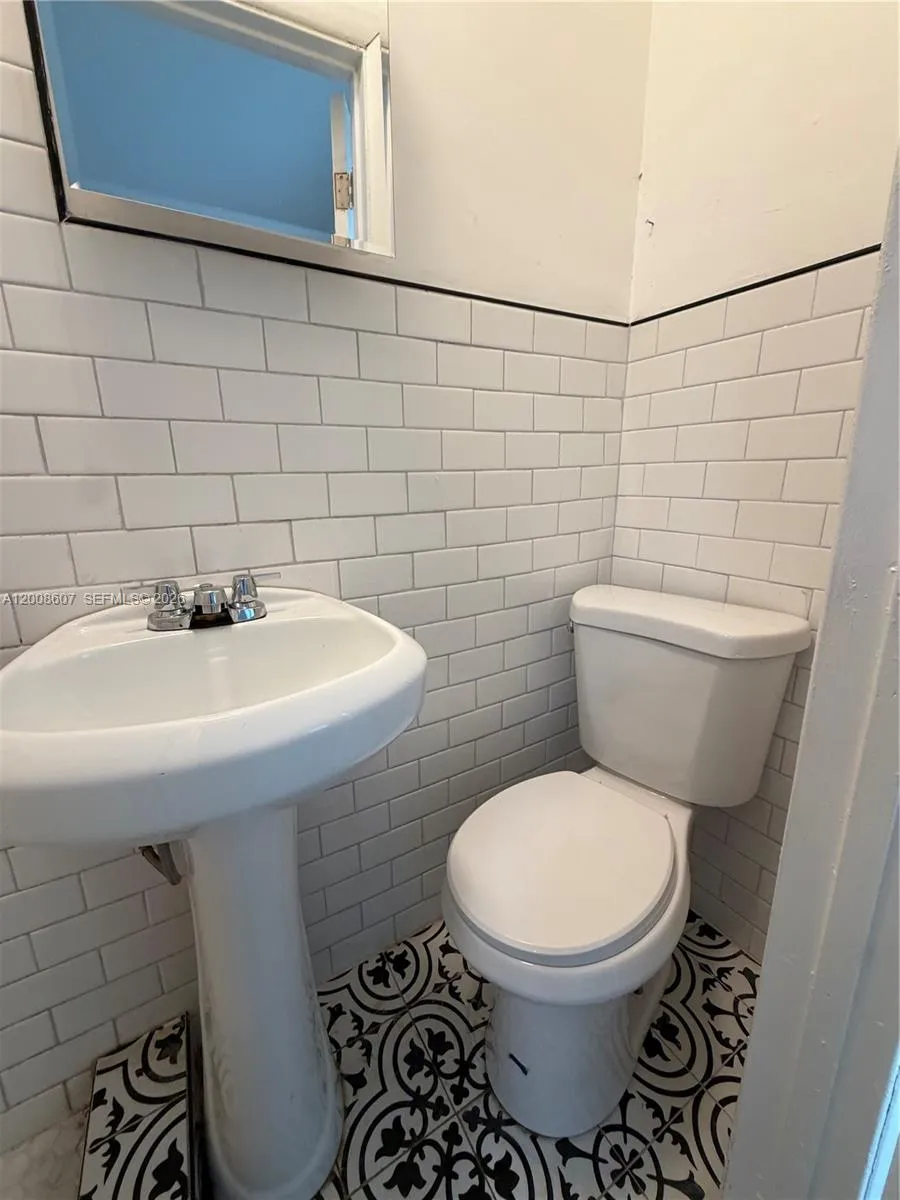 967 Sw 5th St 12a, Miami, Florida 33130, Miami, Florida 33130, 1 Bedroom Bedrooms, ,1 BathroomBathrooms,Residential Lease,For Rent,967 Sw 5th St 12a, Miami, Florida 33130,A12008607