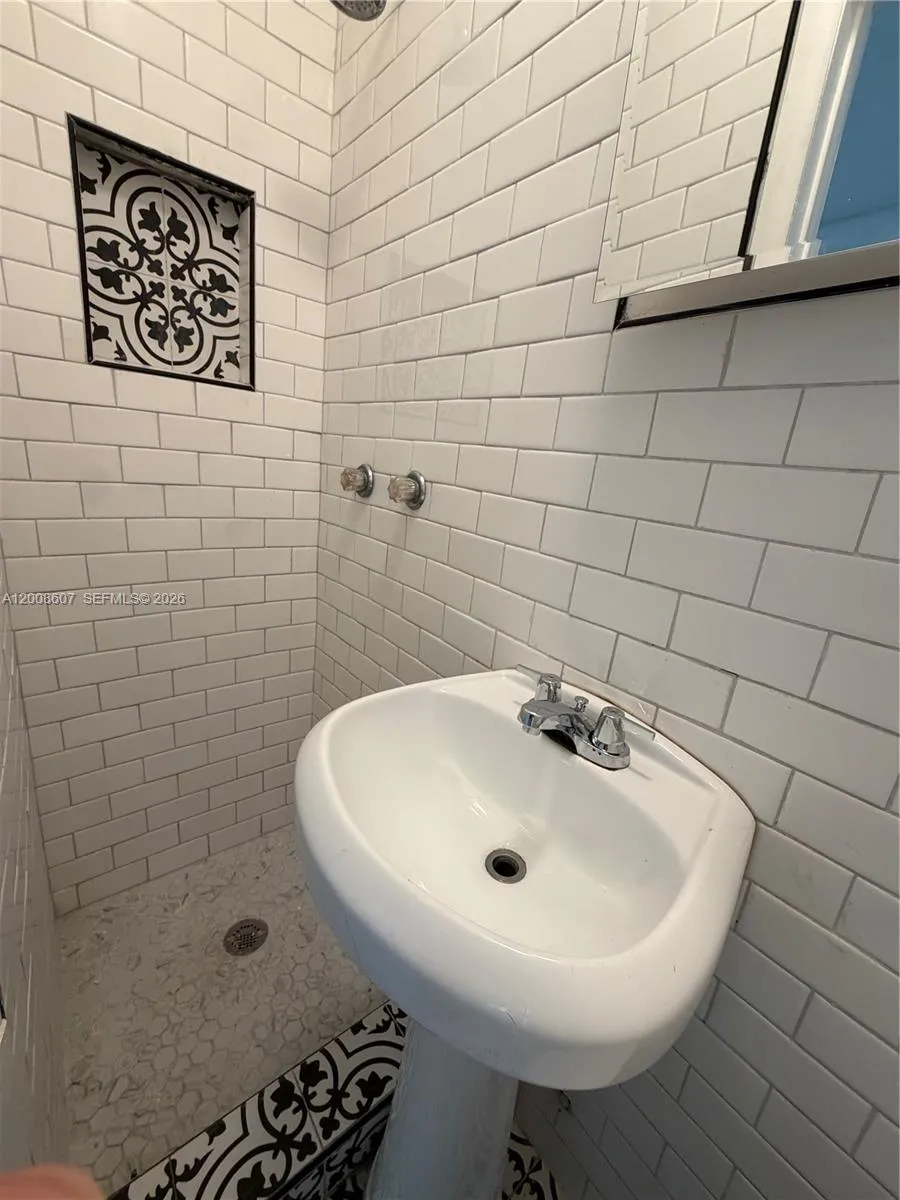 967 Sw 5th St 12a, Miami, Florida 33130, Miami, Florida 33130, 1 Bedroom Bedrooms, ,1 BathroomBathrooms,Residential Lease,For Rent,967 Sw 5th St 12a, Miami, Florida 33130,A12008607