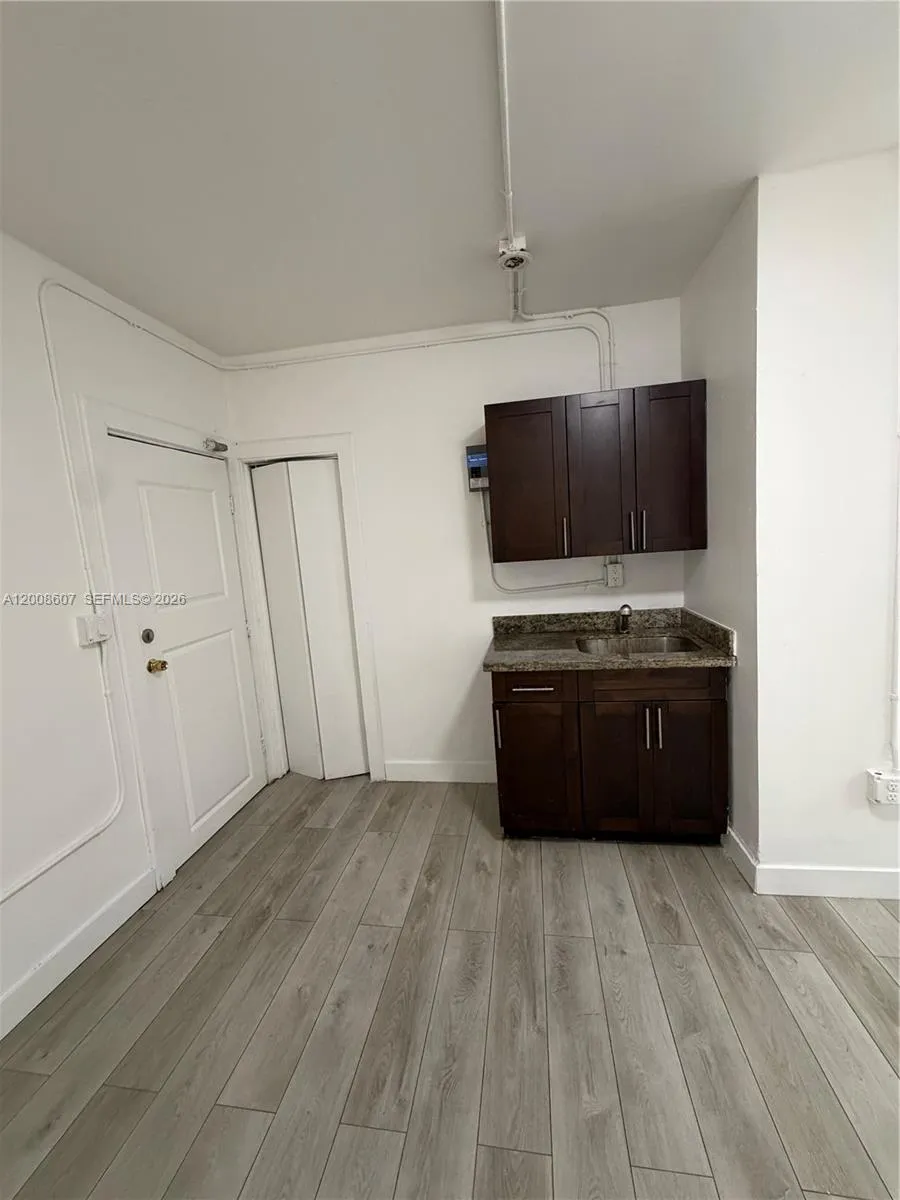 967 Sw 5th St 12a, Miami, Florida 33130, Miami, Florida 33130, 1 Bedroom Bedrooms, ,1 BathroomBathrooms,Residential Lease,For Rent,967 Sw 5th St 12a, Miami, Florida 33130,A12008607
