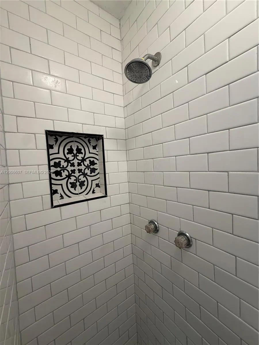 967 Sw 5th St 12a, Miami, Florida 33130, Miami, Florida 33130, 1 Bedroom Bedrooms, ,1 BathroomBathrooms,Residential Lease,For Rent,967 Sw 5th St 12a, Miami, Florida 33130,A12008607