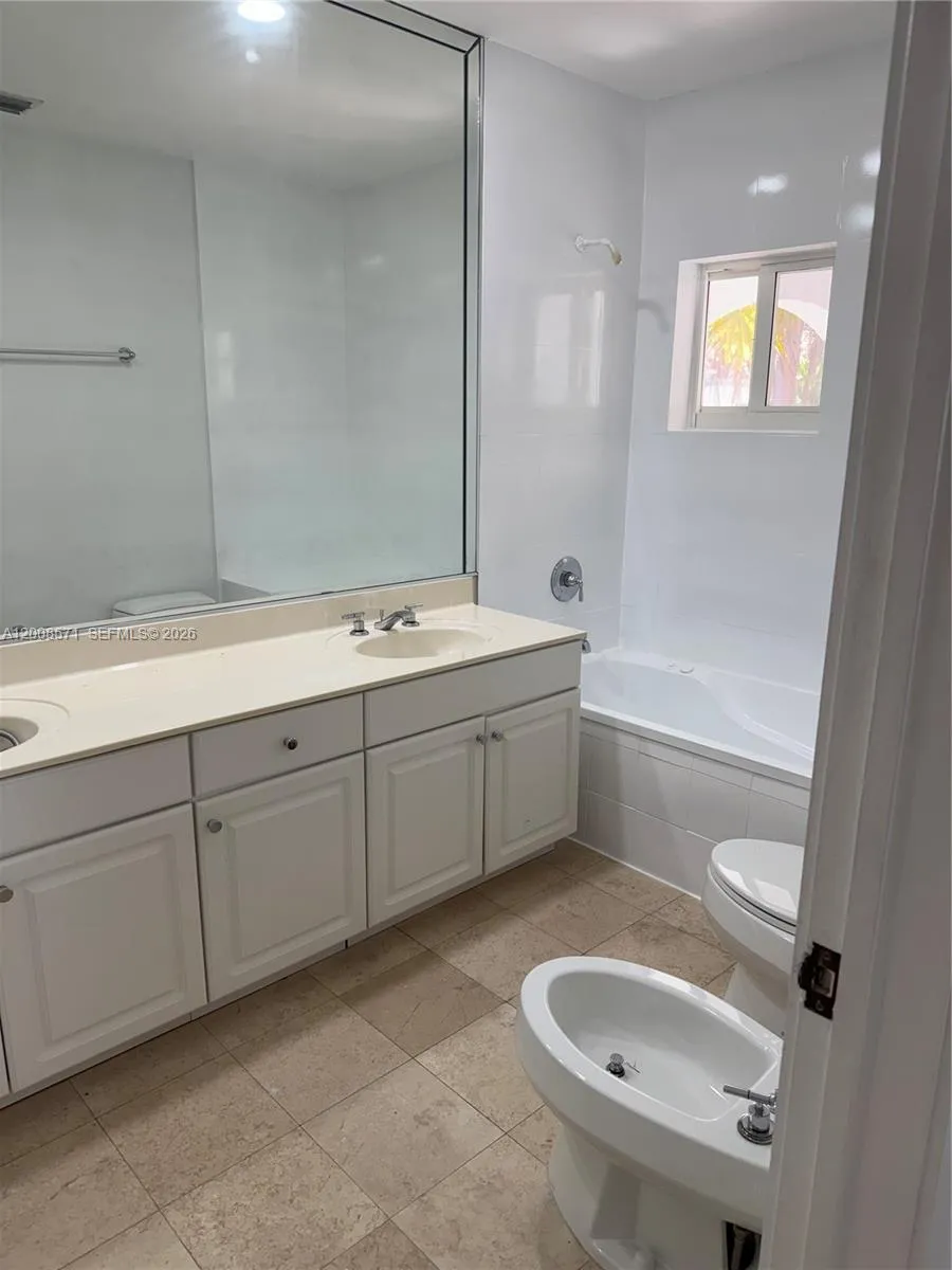 Miami, Florida 33133, 2 Bedrooms Bedrooms, ,2 BathroomsBathrooms,Residential Lease,For Rent,A12008571