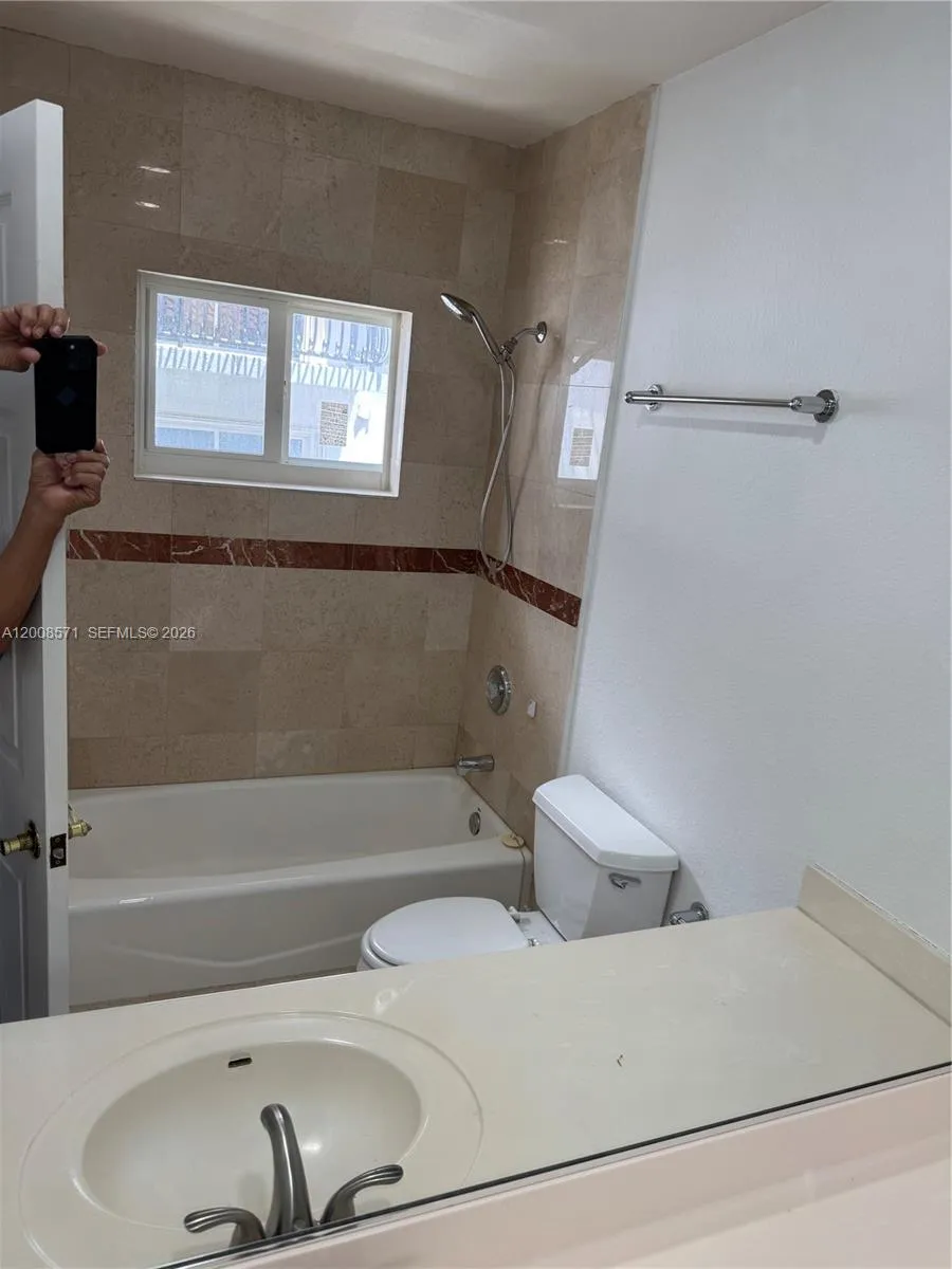 Miami, Florida 33133, 2 Bedrooms Bedrooms, ,2 BathroomsBathrooms,Residential Lease,For Rent,A12008571