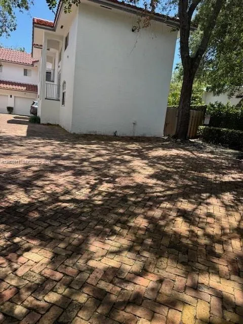 Rear Gate W guess parking