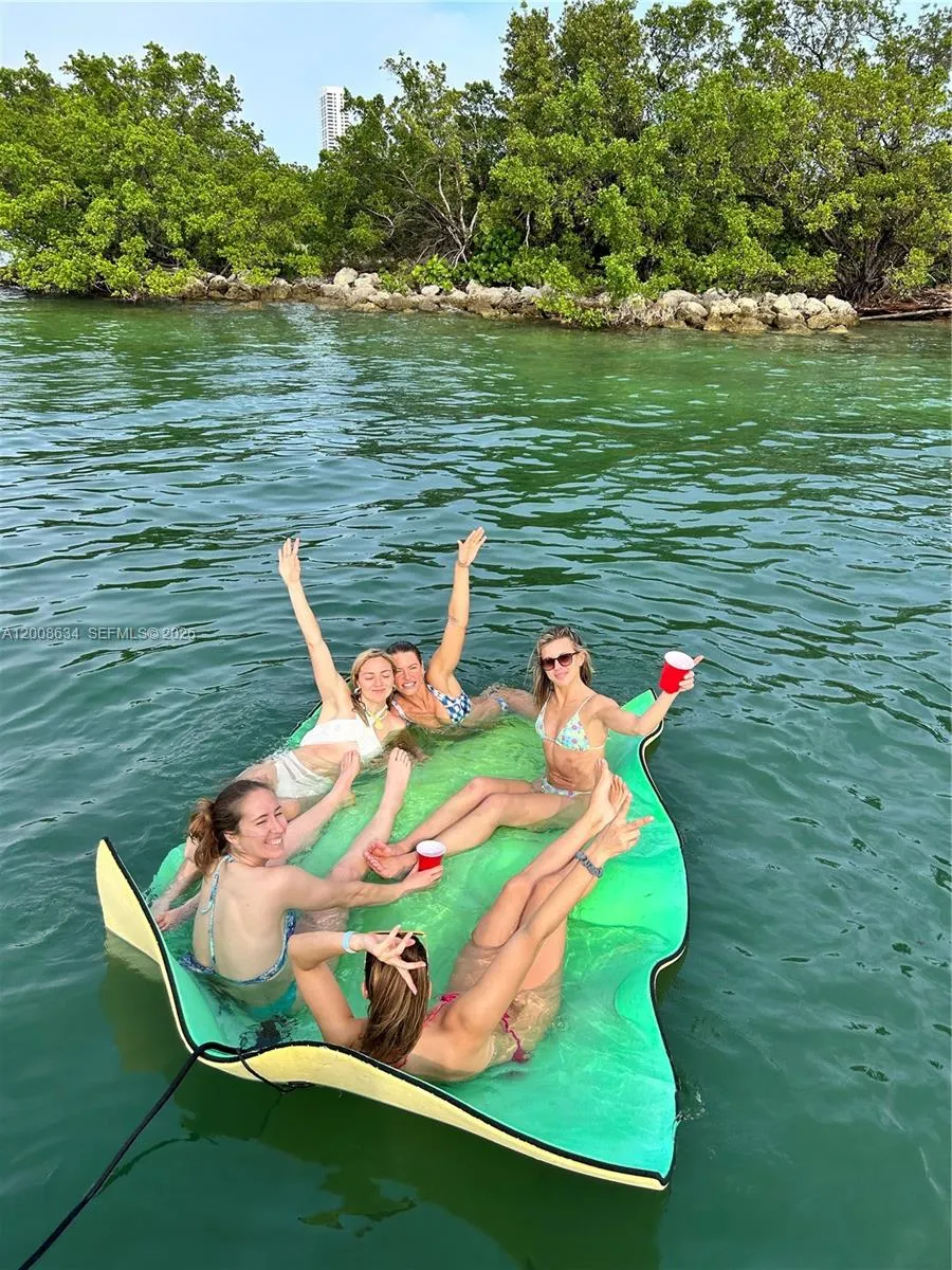 910 West Ave, Miami Beach, Florida 33139, Miami Beach, Florida 33139, ,Business Opportunity,For Sale,910 West Ave, Miami Beach, Florida 33139,A12008634