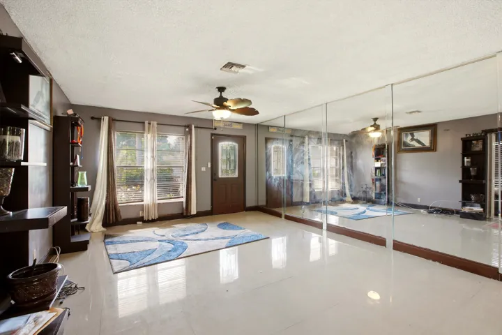 11-Property Photo 011