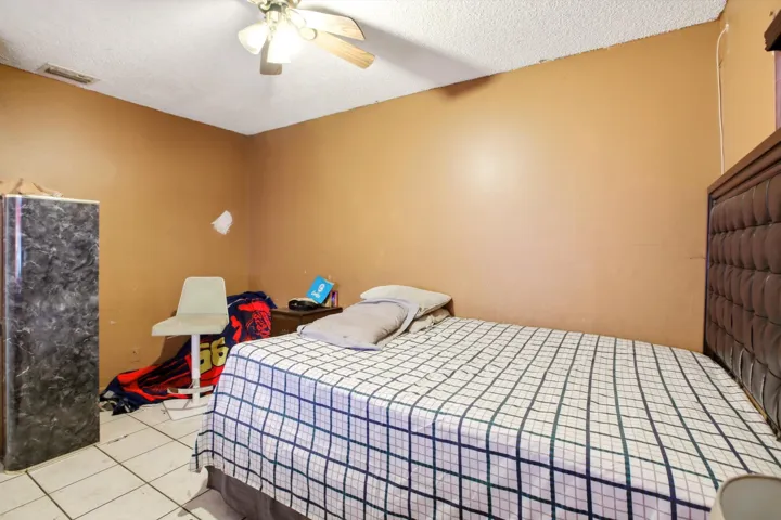 17-Property Photo 017
