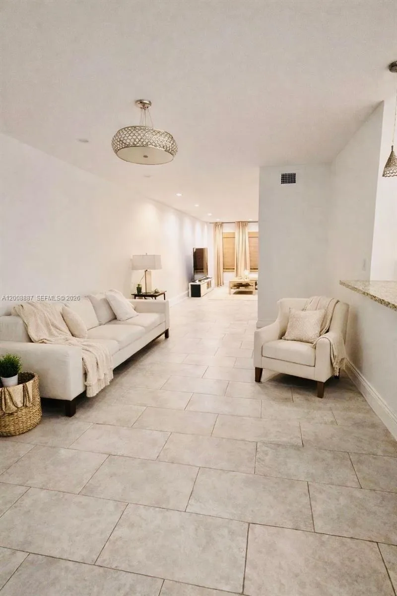 Hollywood, Florida 33021, 2 Bedrooms Bedrooms, ,2 BathroomsBathrooms,Residential Lease,For Rent,A12008887