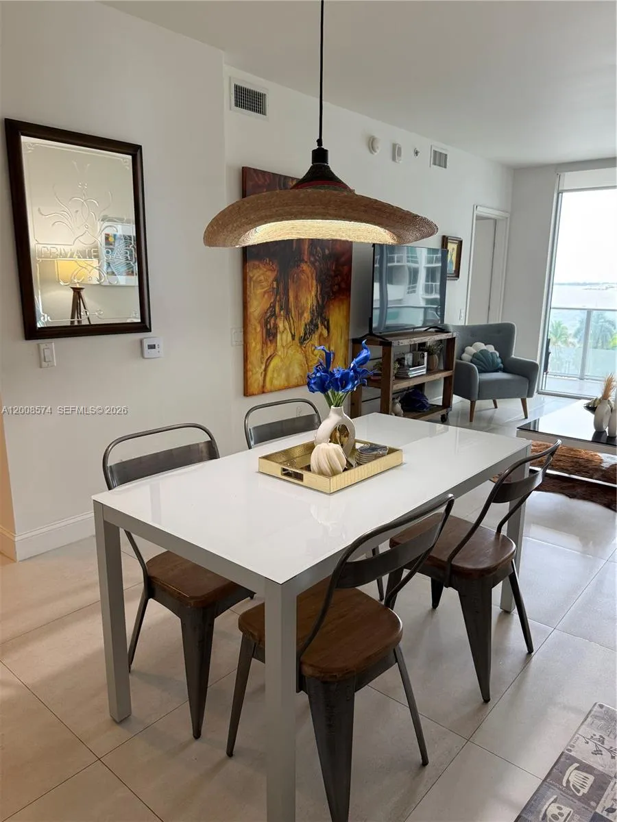 Confortable table ,4 seats