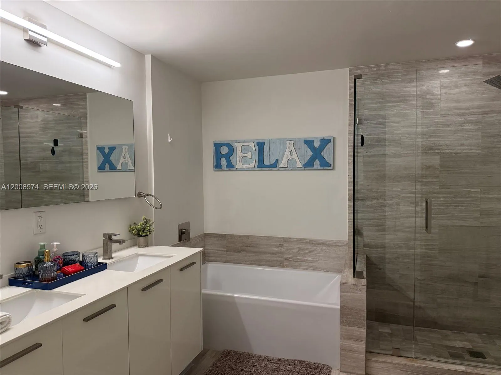 2 sing ,bath tube ,marble floors