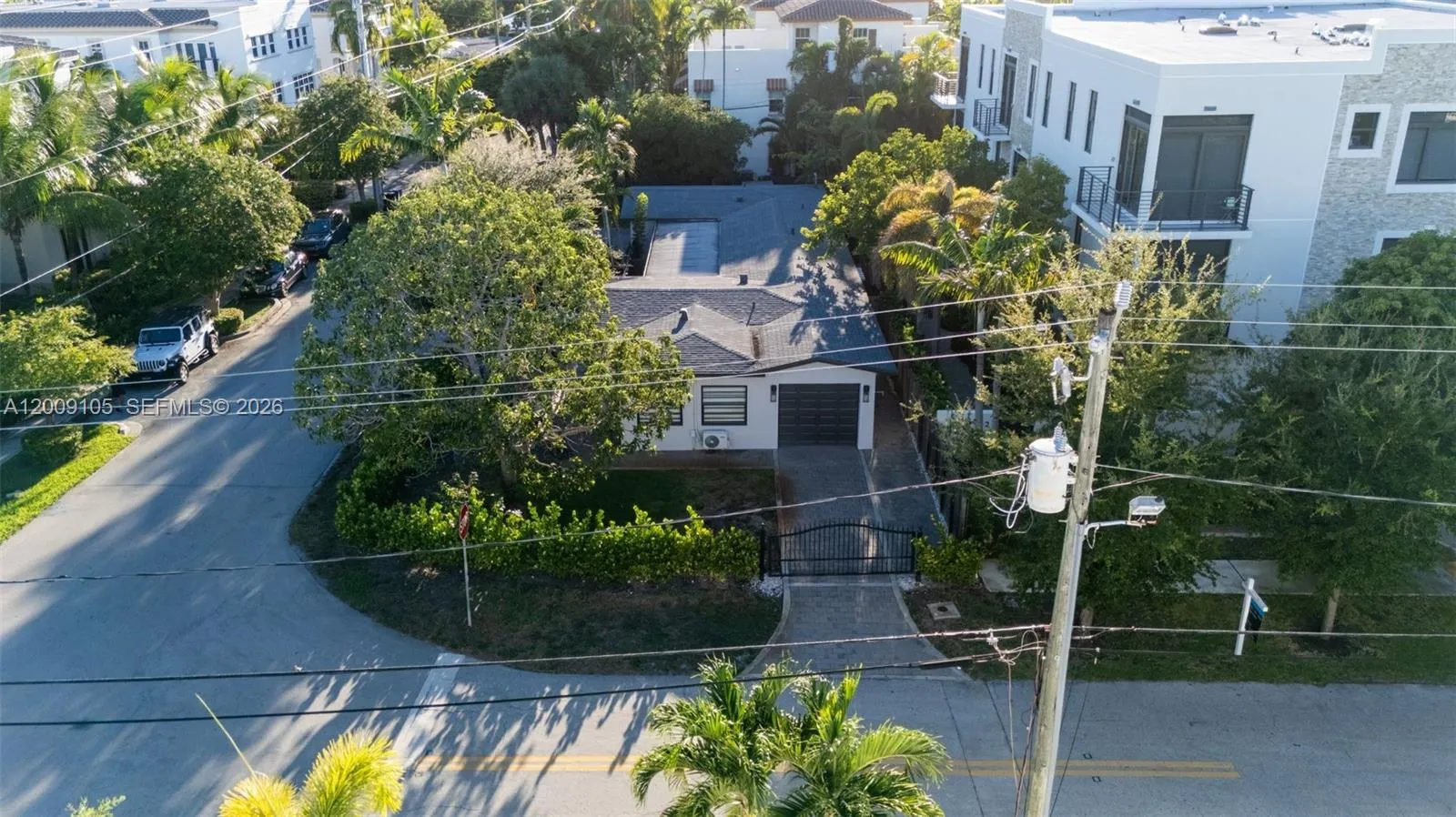 1615 Ne 9th St, Fort Lauderdale, Florida 33304, Fort Lauderdale, Florida 33304, ,Residential Income,For Sale,1615 Ne 9th St, Fort Lauderdale, Florida 33304,A12009105