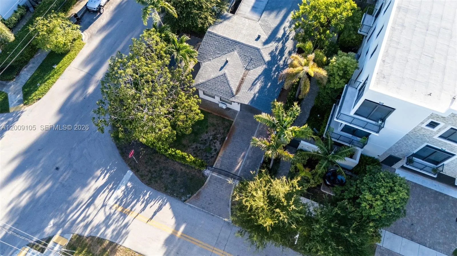 1615 Ne 9th St, Fort Lauderdale, Florida 33304, Fort Lauderdale, Florida 33304, ,Residential Income,For Sale,1615 Ne 9th St, Fort Lauderdale, Florida 33304,A12009105