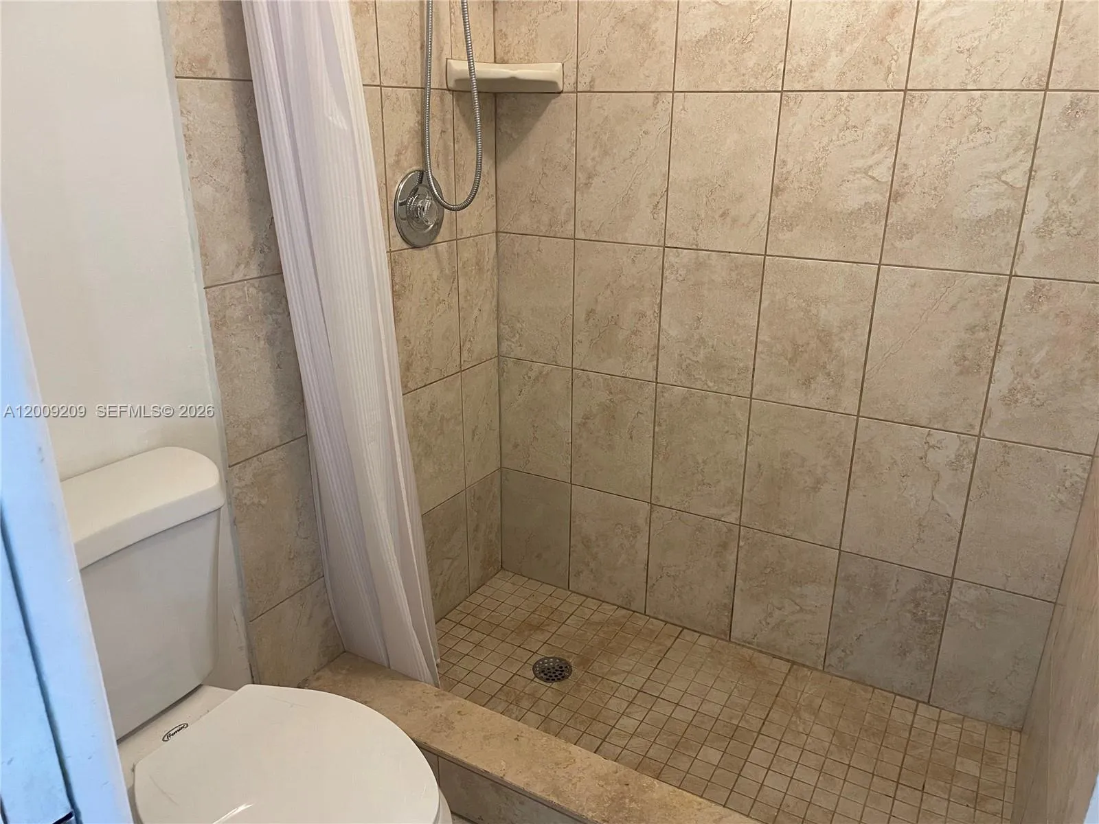 819 Ne 199th St 6-205, Miami, Florida 33179, Miami, Florida 33179, 2 Bedrooms Bedrooms, ,2 BathroomsBathrooms,Residential,For Sale,819 Ne 199th St 6-205, Miami, Florida 33179,A12009209