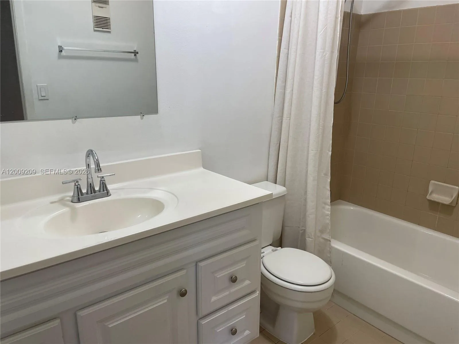 819 Ne 199th St 6-205, Miami, Florida 33179, Miami, Florida 33179, 2 Bedrooms Bedrooms, ,2 BathroomsBathrooms,Residential,For Sale,819 Ne 199th St 6-205, Miami, Florida 33179,A12009209
