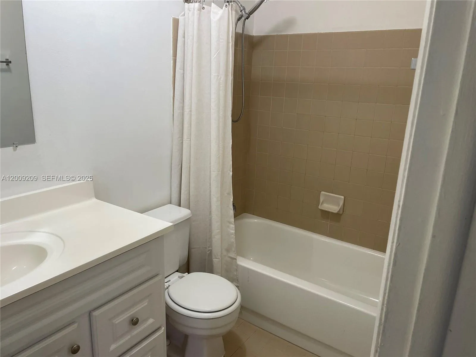 819 Ne 199th St 6-205, Miami, Florida 33179, Miami, Florida 33179, 2 Bedrooms Bedrooms, ,2 BathroomsBathrooms,Residential,For Sale,819 Ne 199th St 6-205, Miami, Florida 33179,A12009209