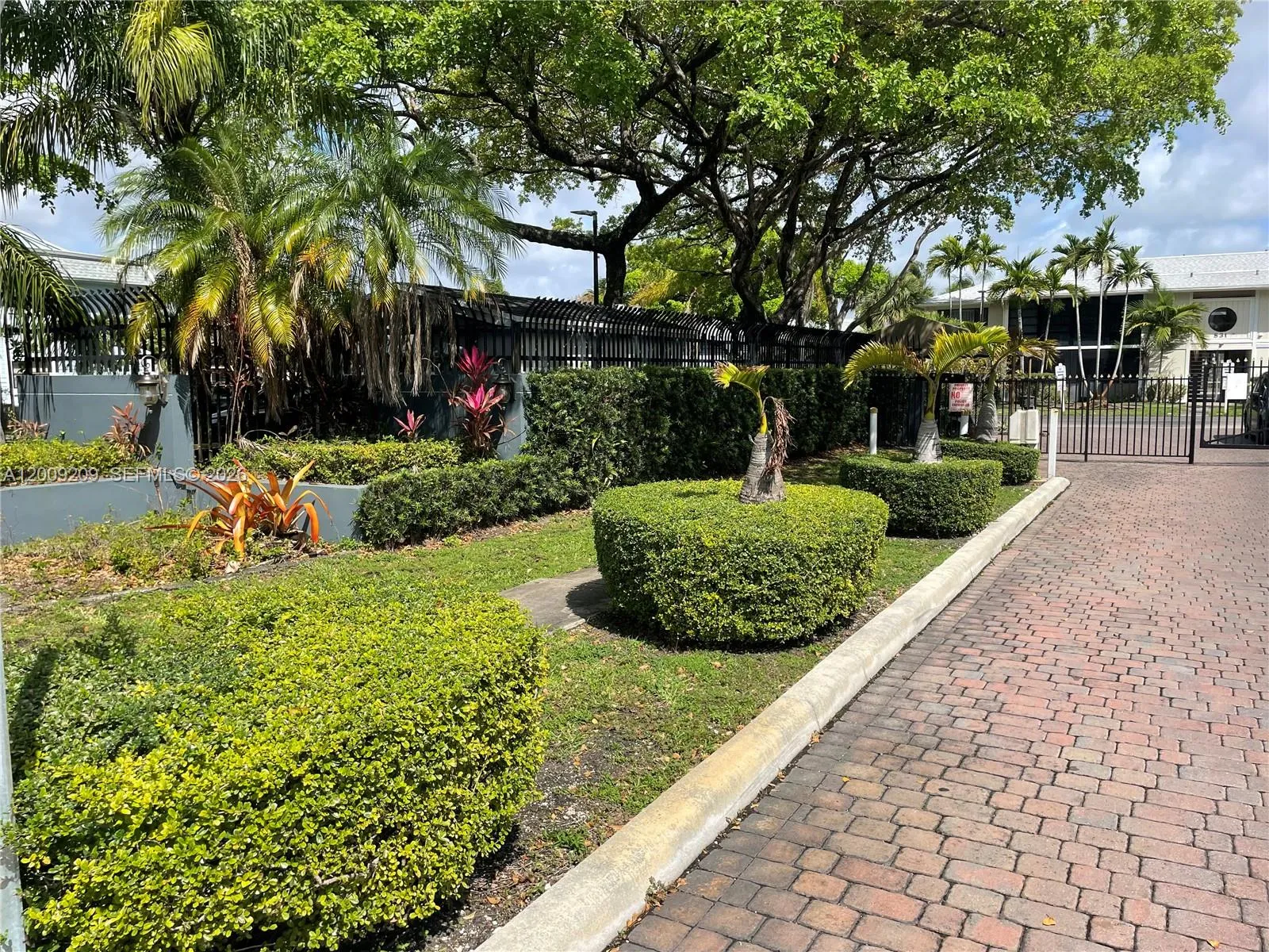 819 Ne 199th St 6-205, Miami, Florida 33179, Miami, Florida 33179, 2 Bedrooms Bedrooms, ,2 BathroomsBathrooms,Residential,For Sale,819 Ne 199th St 6-205, Miami, Florida 33179,A12009209