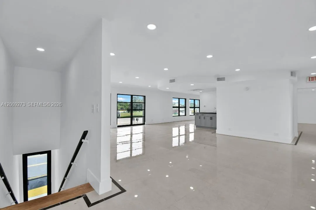 2990 Griffin Rd 3, Dania Beach, Florida 33312, Dania Beach, Florida 33312, ,Commercial Lease,For Rent,2990 Griffin Rd 3, Dania Beach, Florida 33312,A12009273