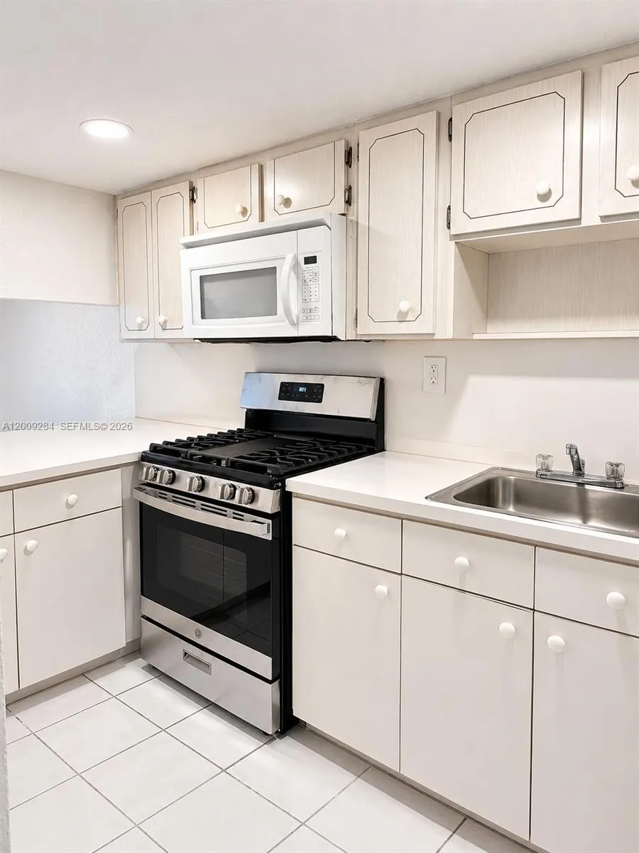 1300 W 47th Pl 218a, Hialeah, Florida 33012, Hialeah, Florida 33012, 1 Bedroom Bedrooms, ,1 BathroomBathrooms,Residential,For Sale,1300 W 47th Pl 218a, Hialeah, Florida 33012,A12009284