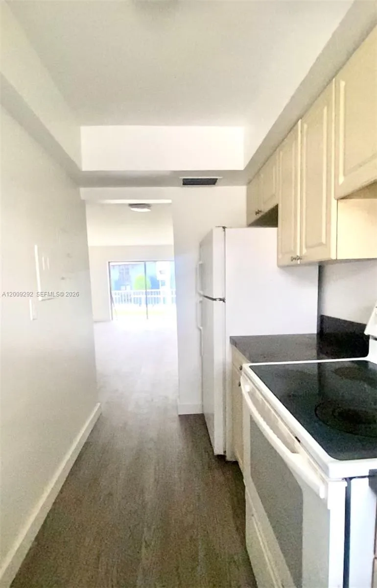 7324 Sw 82nd St B206, Miami, Florida 33143, Miami, Florida 33143, 2 Bedrooms Bedrooms, ,1 BathroomBathrooms,Residential Lease,For Rent,7324 Sw 82nd St B206, Miami, Florida 33143,A12009292
