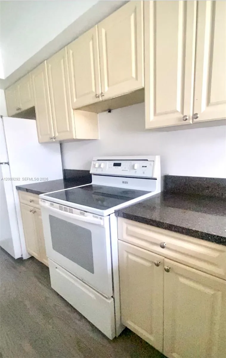 7324 Sw 82nd St B206, Miami, Florida 33143, Miami, Florida 33143, 2 Bedrooms Bedrooms, ,1 BathroomBathrooms,Residential Lease,For Rent,7324 Sw 82nd St B206, Miami, Florida 33143,A12009292