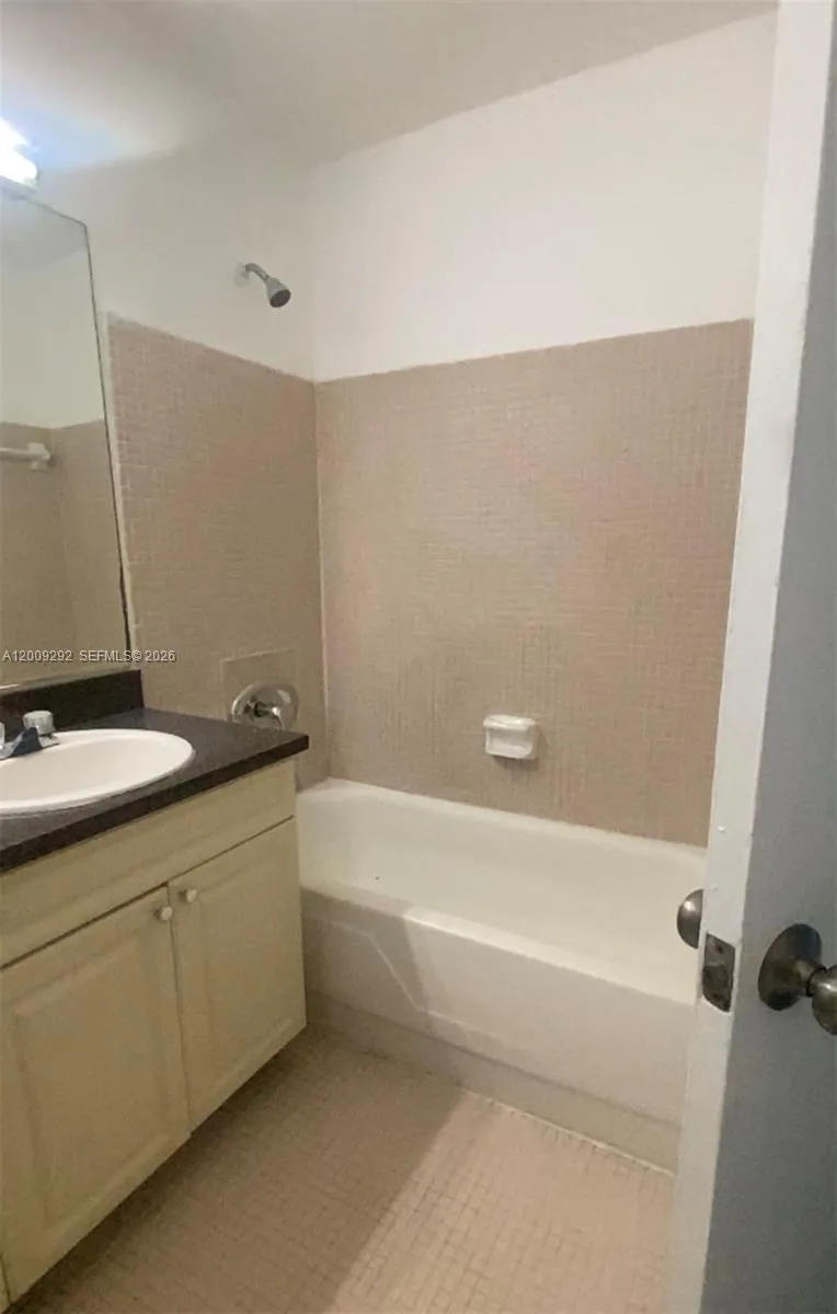 7324 Sw 82nd St B206, Miami, Florida 33143, Miami, Florida 33143, 2 Bedrooms Bedrooms, ,1 BathroomBathrooms,Residential Lease,For Rent,7324 Sw 82nd St B206, Miami, Florida 33143,A12009292