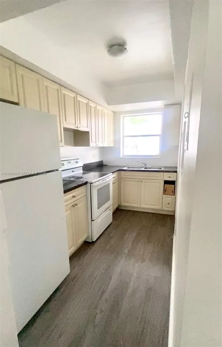 7324 Sw 82nd St B206, Miami, Florida 33143, Miami, Florida 33143, 2 Bedrooms Bedrooms, ,1 BathroomBathrooms,Residential Lease,For Rent,7324 Sw 82nd St B206, Miami, Florida 33143,A12009292