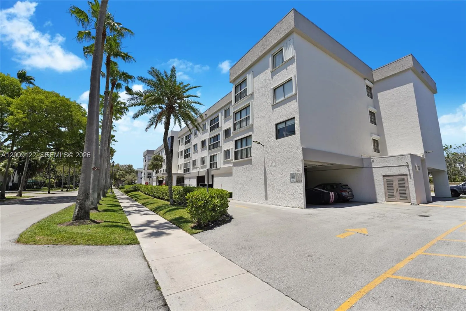 255 Galen Dr 3e, Key Biscayne, Florida 33149, Key Biscayne, Florida 33149, 2 Bedrooms Bedrooms, ,2 BathroomsBathrooms,Residential Lease,For Rent,255 Galen Dr 3e, Key Biscayne, Florida 33149,A12009122