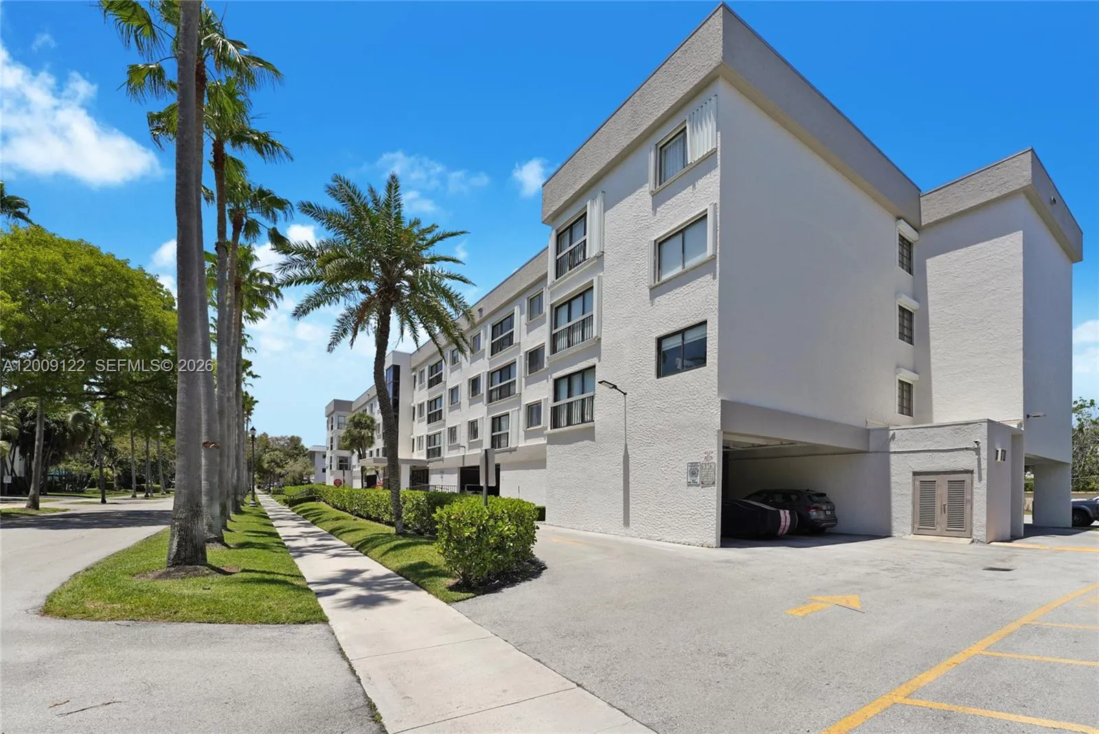 255 Galen Dr 3e, Key Biscayne, Florida 33149, Key Biscayne, Florida 33149, 2 Bedrooms Bedrooms, ,2 BathroomsBathrooms,Residential Lease,For Rent,255 Galen Dr 3e, Key Biscayne, Florida 33149,A12009122