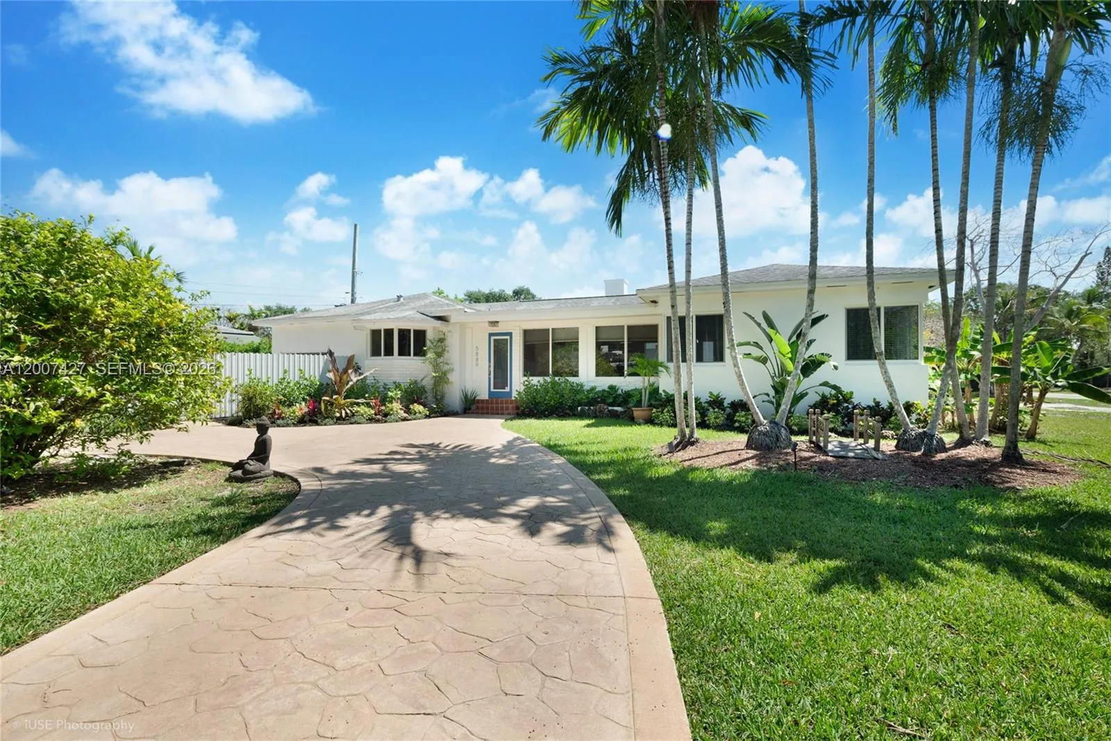 Fabulous, Sprawling 9,450sf Corner Property