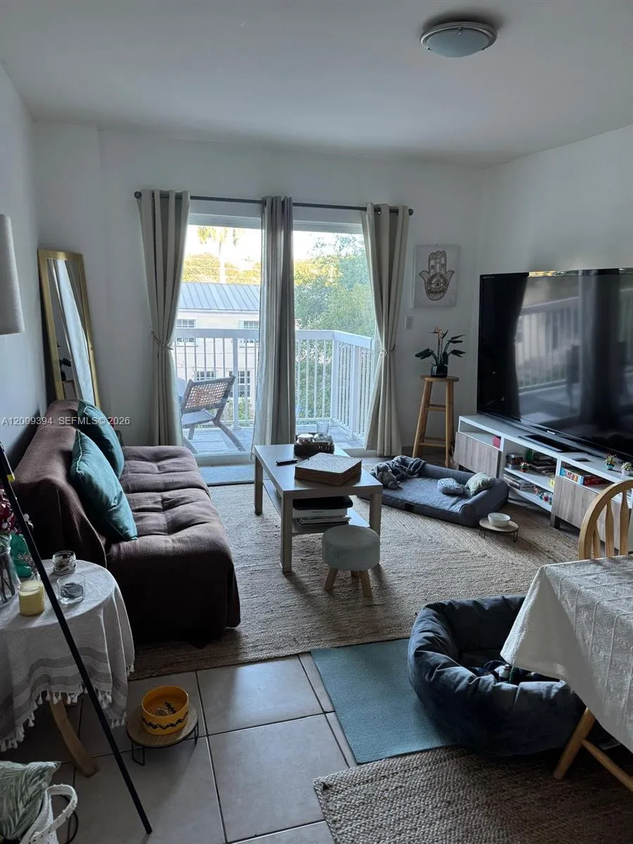 2740 Sw 28th Ter 305, Miami, Florida 33133, Miami, Florida 33133, 1 Bedroom Bedrooms, ,1 BathroomBathrooms,Residential Lease,For Rent,2740 Sw 28th Ter 305, Miami, Florida 33133,A12009394