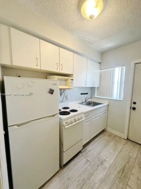 9248 Collins Ave 105, Surfside, Florida 33154, Surfside, Florida 33154, 1 Bedroom Bedrooms, ,1 BathroomBathrooms,Residential Lease,For Rent,9248 Collins Ave 105, Surfside, Florida 33154,A12009467