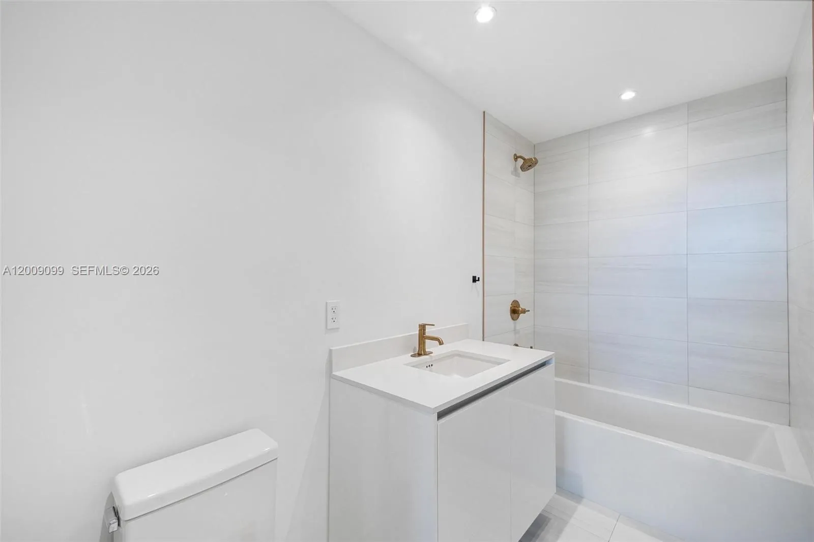 2678 Tigertail 1603, Miami, Florida 33133, Miami, Florida 33133, 2 Bedrooms Bedrooms, ,2 BathroomsBathrooms,Residential,For Sale,2678 Tigertail 1603, Miami, Florida 33133,A12009099