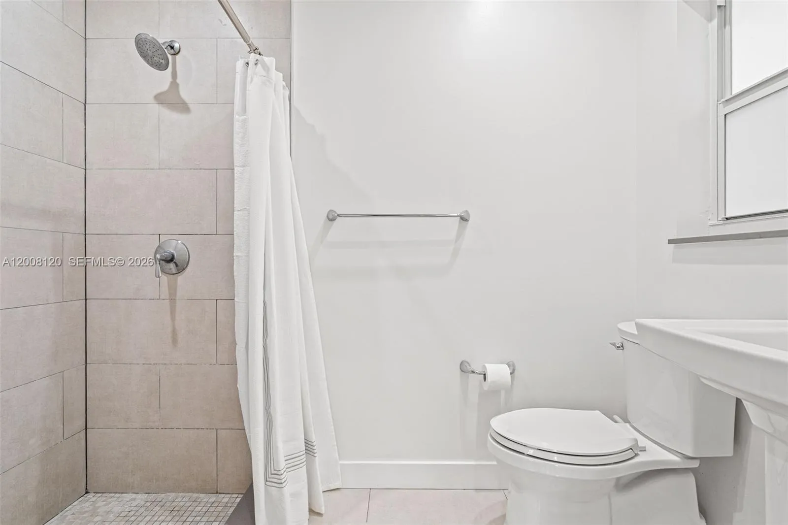 3500 Ponce De Leon Blvd Lower, Coral Gables, Flori, Coral Gables, Florida 33134, 3 Bedrooms Bedrooms, ,2 BathroomsBathrooms,Residential Lease,For Rent,3500 Ponce De Leon Blvd Lower, Coral Gables, Flori,A12008120