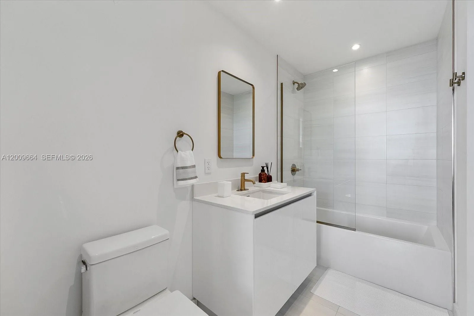 2678 Tigertail Ave 1703, Miami, Florida 33133, Miami, Florida 33133, 2 Bedrooms Bedrooms, ,2 BathroomsBathrooms,Residential Lease,For Rent,2678 Tigertail Ave 1703, Miami, Florida 33133,A12009664