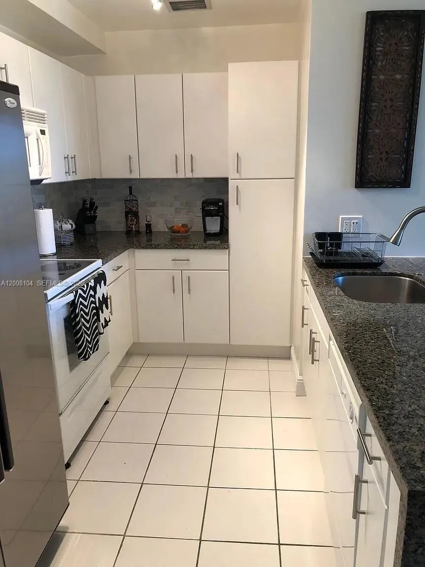 2400 Sw 27th Ave 304, Miami, Florida 33145, Miami, Florida 33145, 1 Bedroom Bedrooms, ,1 BathroomBathrooms,Residential Lease,For Rent,2400 Sw 27th Ave 304, Miami, Florida 33145,A12008104