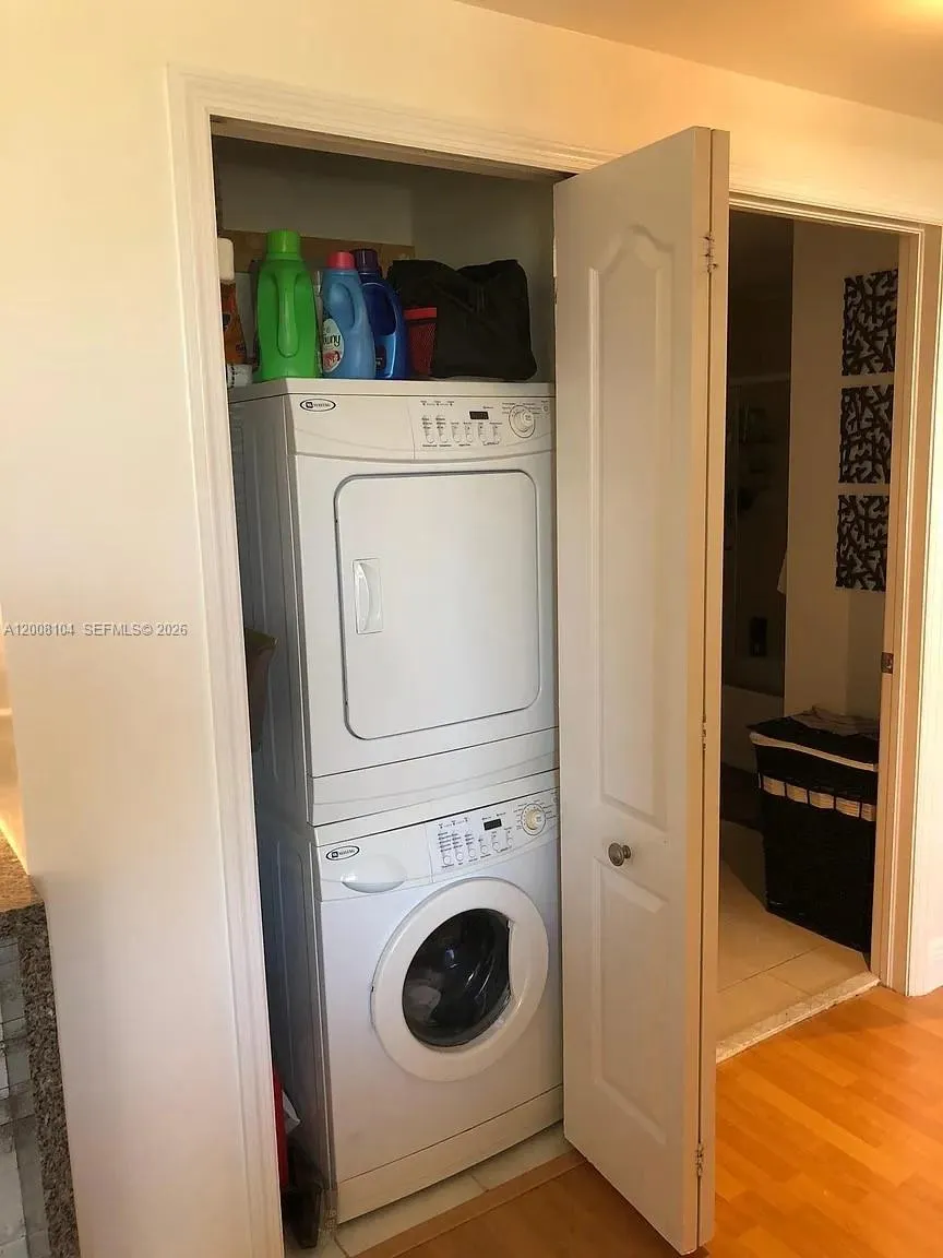 2400 Sw 27th Ave 304, Miami, Florida 33145, Miami, Florida 33145, 1 Bedroom Bedrooms, ,1 BathroomBathrooms,Residential Lease,For Rent,2400 Sw 27th Ave 304, Miami, Florida 33145,A12008104