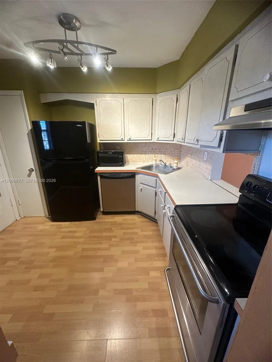 1530 Ne 191st St 205, Miami, Florida 33179, Miami, Florida 33179, 1 Bedroom Bedrooms, ,1 BathroomBathrooms,Residential,For Sale,1530 Ne 191st St 205, Miami, Florida 33179,A12009677