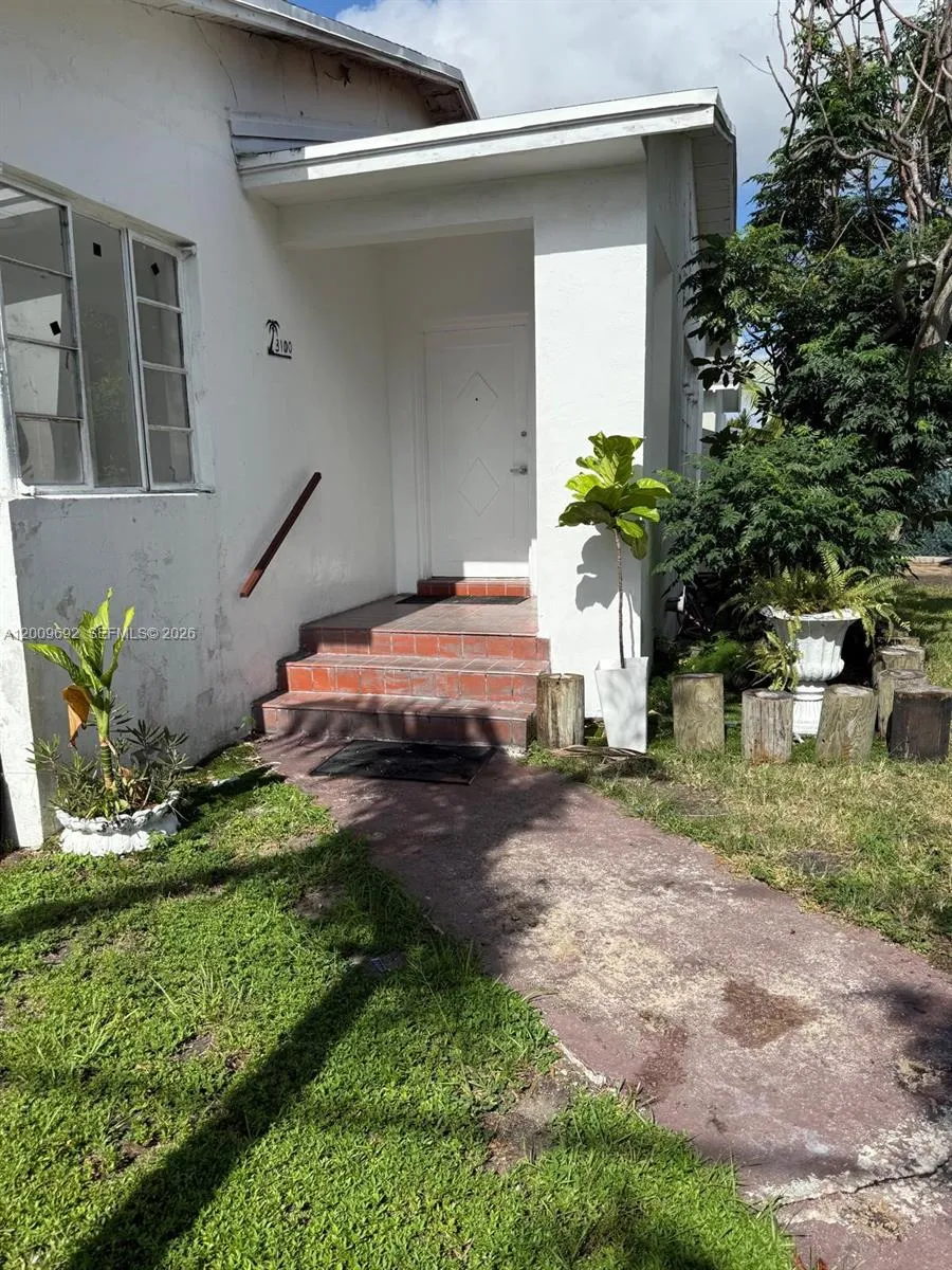 3100 Sw 13th St 1, Miami, Florida 33145, Miami, Florida 33145, 2 Bedrooms Bedrooms, ,1 BathroomBathrooms,Residential Lease,For Rent,3100 Sw 13th St 1, Miami, Florida 33145,A12009692
