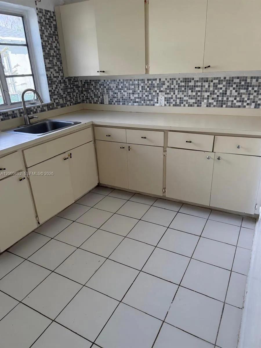 3100 Sw 13th St 1, Miami, Florida 33145, Miami, Florida 33145, 2 Bedrooms Bedrooms, ,1 BathroomBathrooms,Residential Lease,For Rent,3100 Sw 13th St 1, Miami, Florida 33145,A12009692