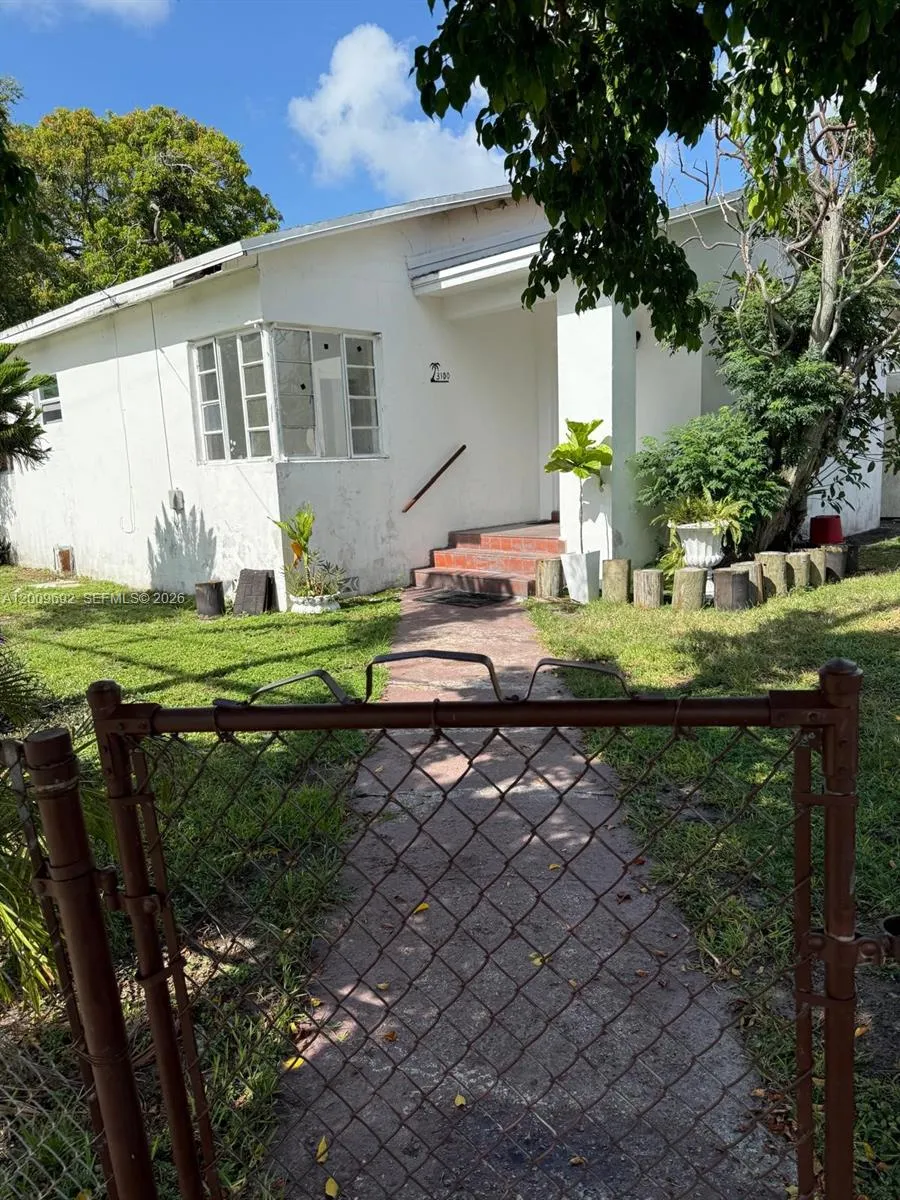 3100 Sw 13th St 1, Miami, Florida 33145, Miami, Florida 33145, 2 Bedrooms Bedrooms, ,1 BathroomBathrooms,Residential Lease,For Rent,3100 Sw 13th St 1, Miami, Florida 33145,A12009692