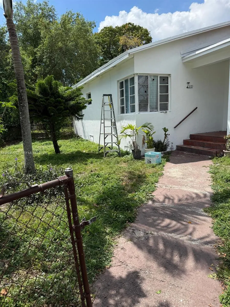 3100 Sw 13th St 1, Miami, Florida 33145, Miami, Florida 33145, 2 Bedrooms Bedrooms, ,1 BathroomBathrooms,Residential Lease,For Rent,3100 Sw 13th St 1, Miami, Florida 33145,A12009692