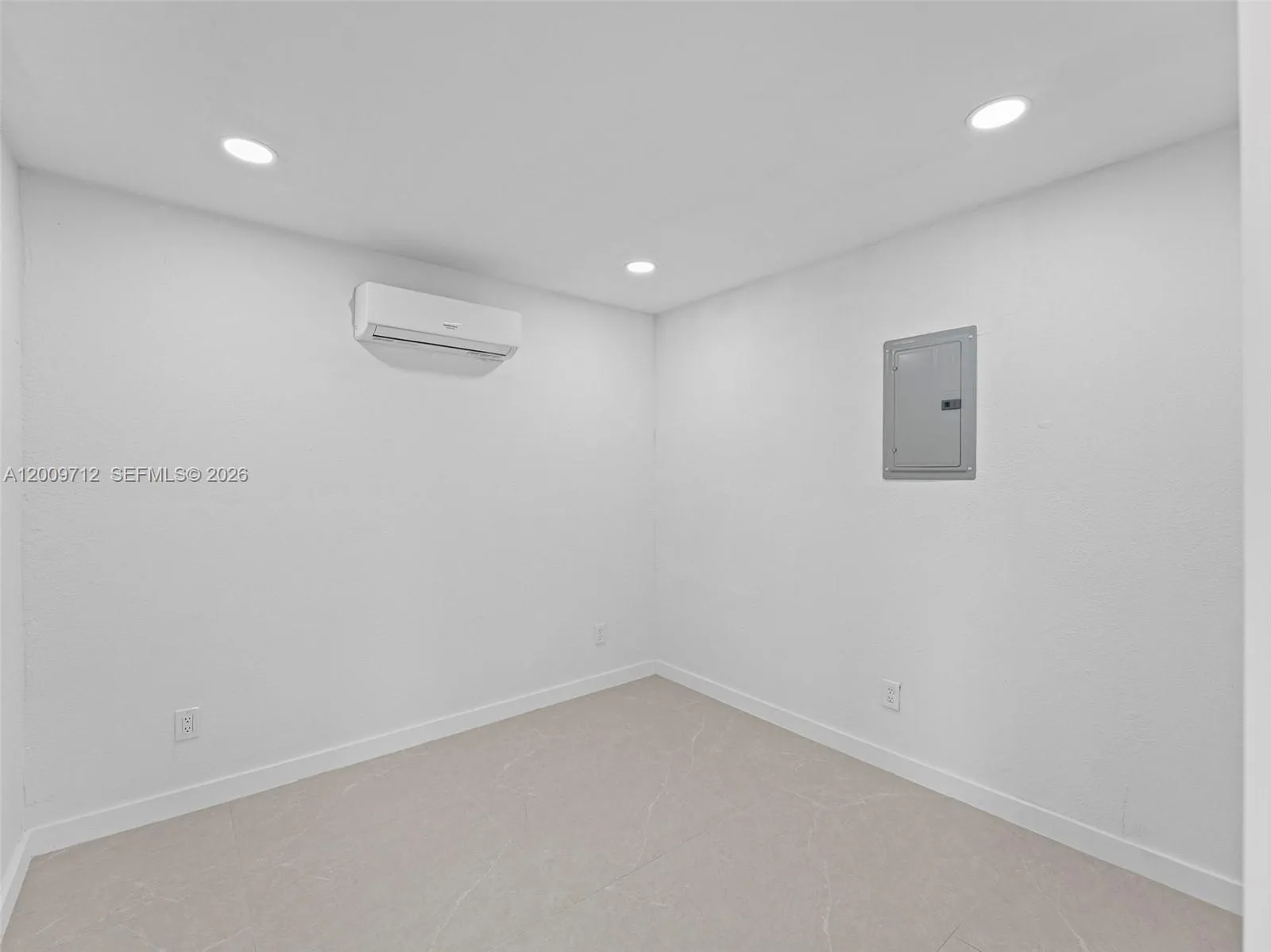 1368 W 29th St 2, Hialeah, Florida 33012, Hialeah, Florida 33012, 2 Bedrooms Bedrooms, ,1 BathroomBathrooms,Residential Lease,For Rent,1368 W 29th St 2, Hialeah, Florida 33012,A12009712