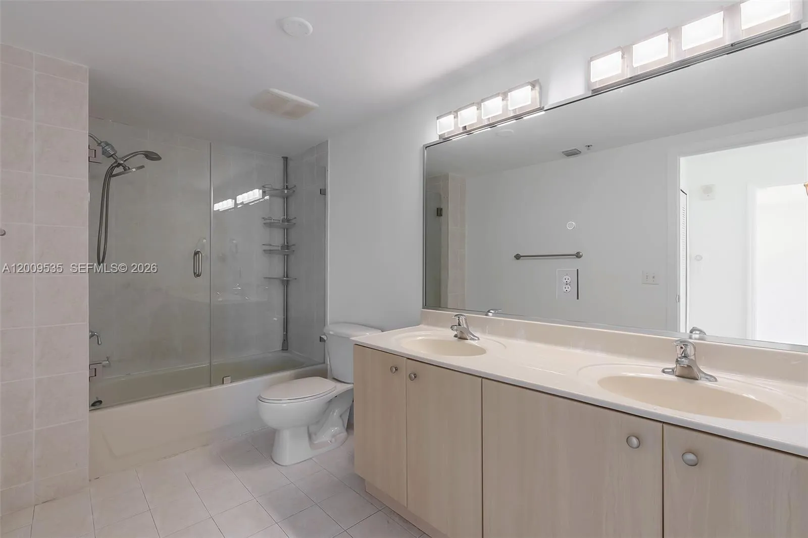 2400 Sw 27th Ave Ph-4, Miami, Florida 33145, Miami, Florida 33145, 3 Bedrooms Bedrooms, ,3 BathroomsBathrooms,Residential Lease,For Rent,2400 Sw 27th Ave Ph-4, Miami, Florida 33145,A12009535